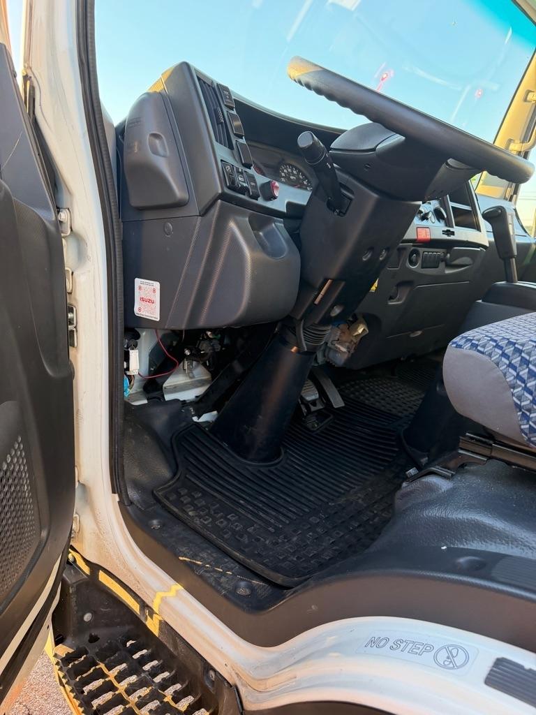 Isuzu NPR HD  2023