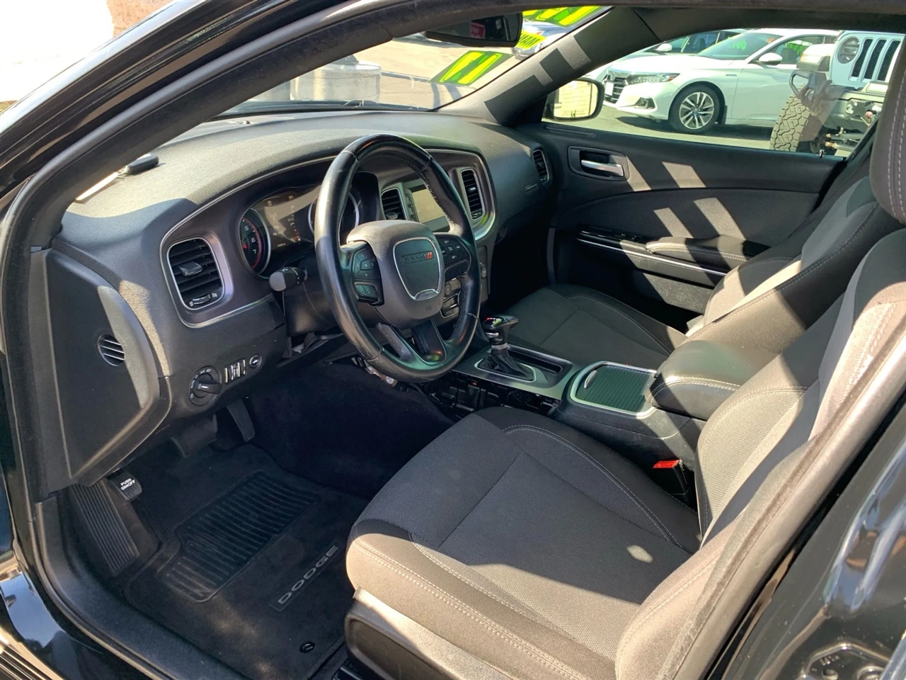 Dodge Charger SE 2017