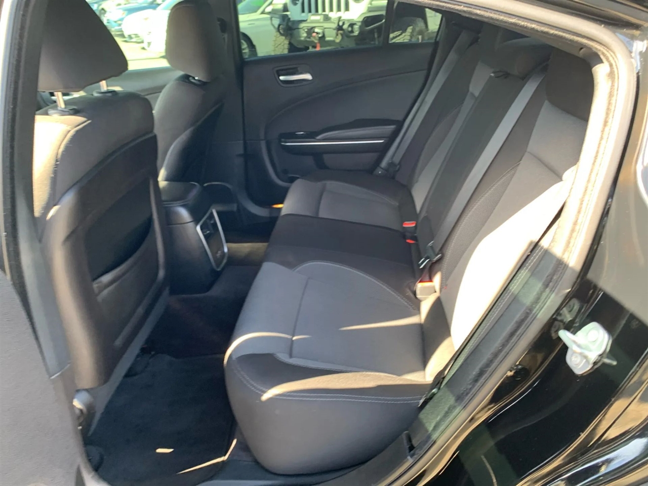 Dodge Charger SE 2017