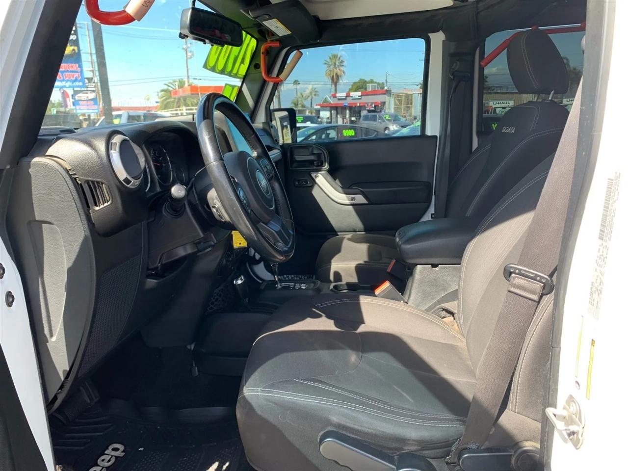 Jeep Wrangler Unlimited Sahara 4WD 2017