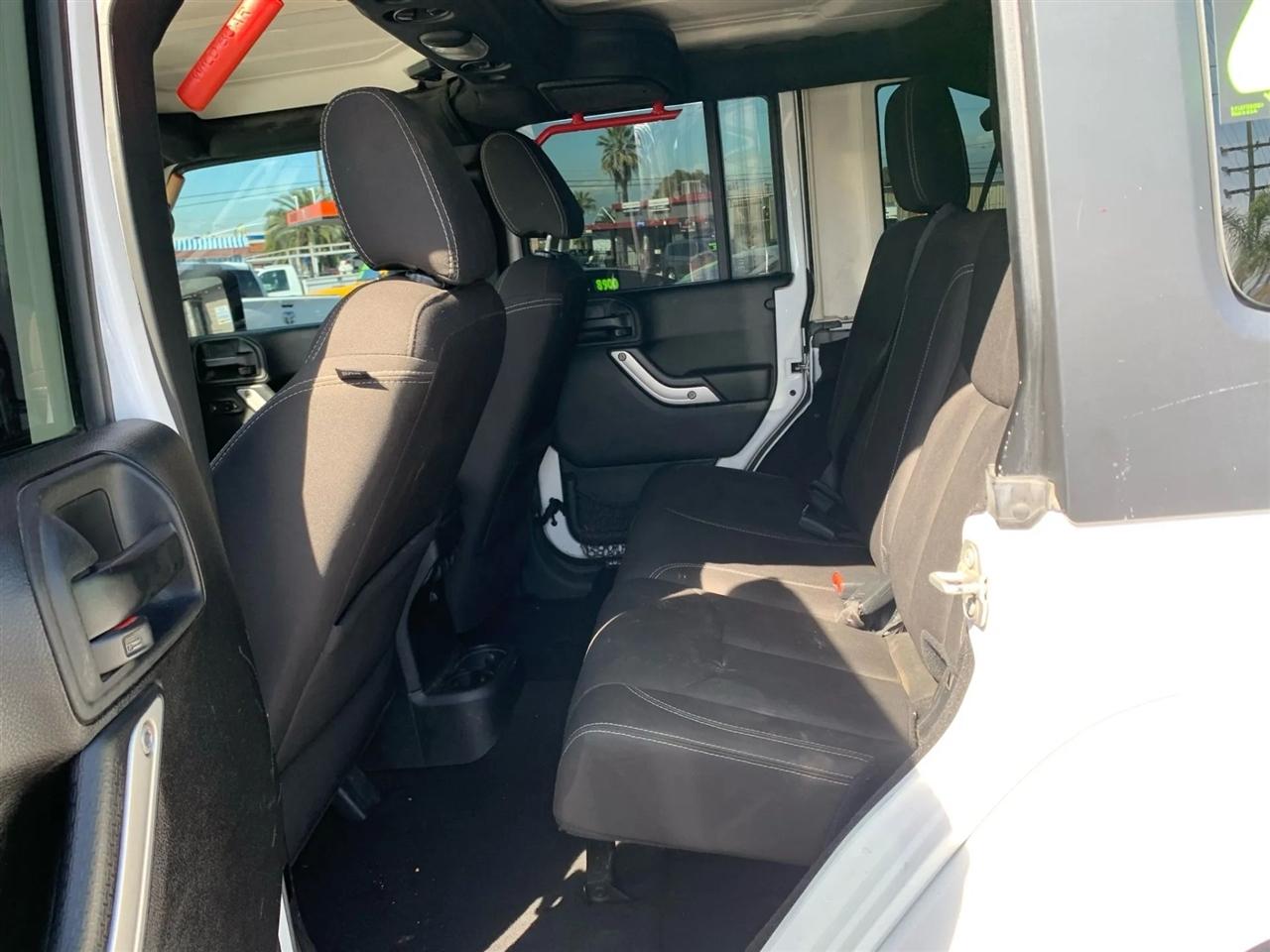 Jeep Wrangler Unlimited Sahara 4WD 2017