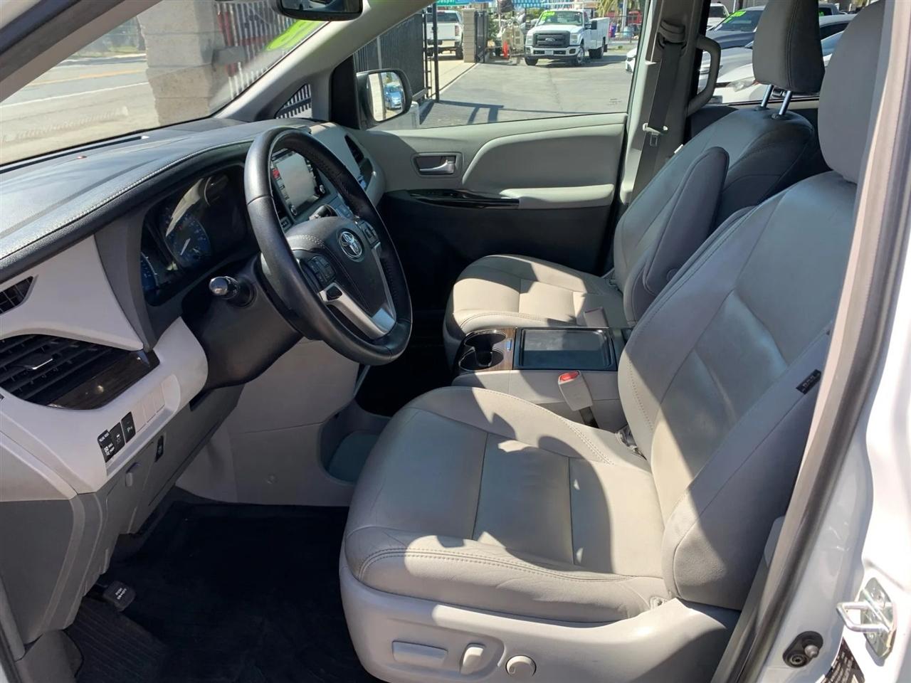 Toyota Sienna Limited Premium 7-Passenger 2018