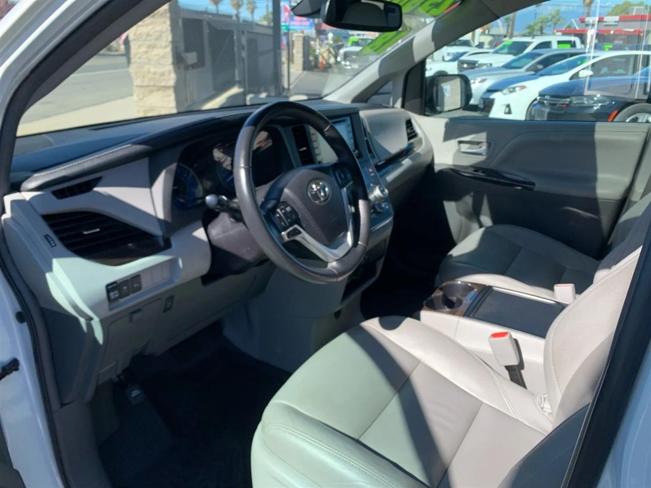 Toyota Sienna Limited Premium 7-Passenger 2018