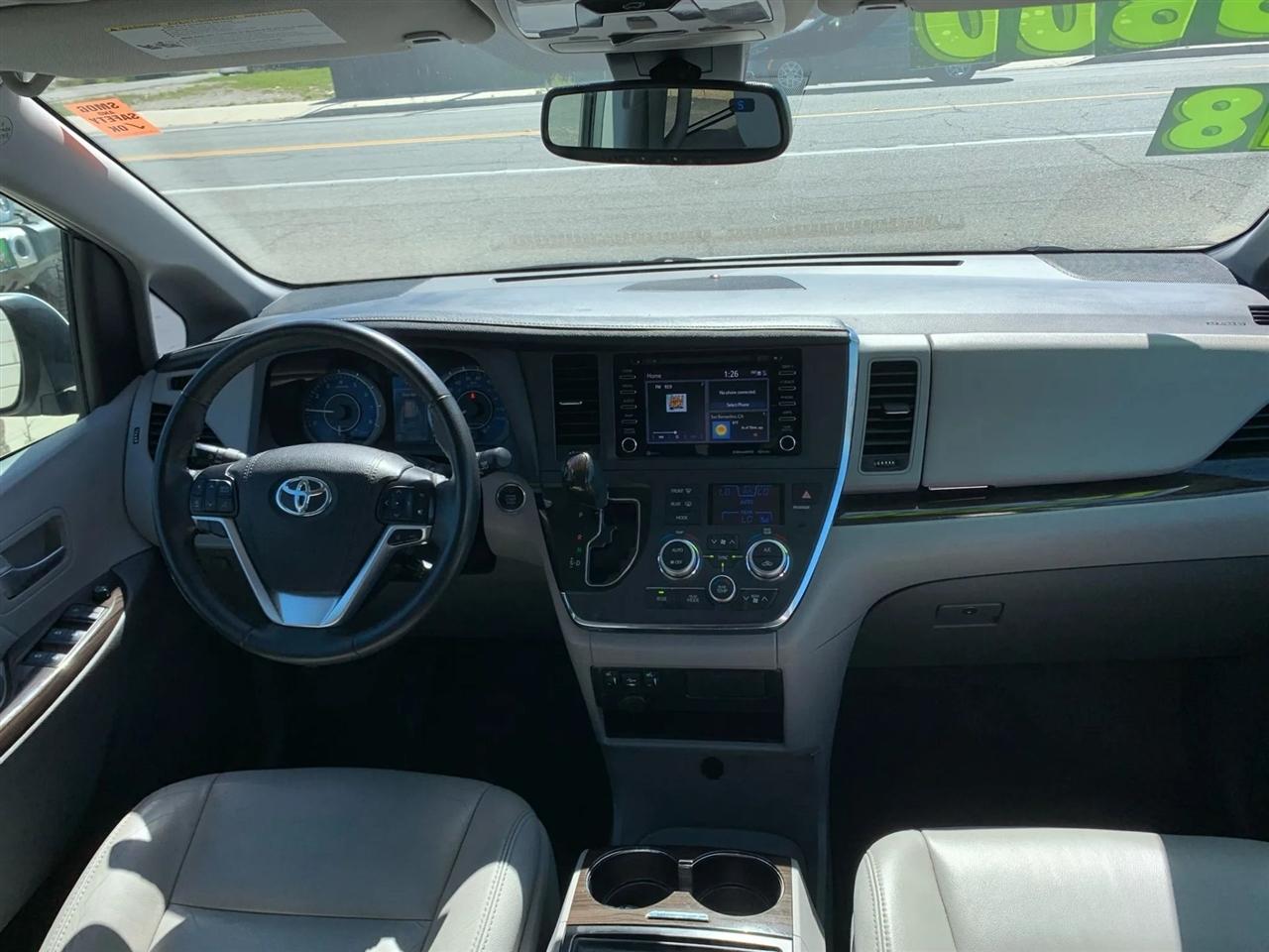 Toyota Sienna Limited Premium 7-Passenger 2018