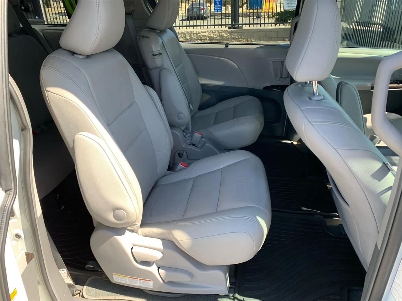 Toyota Sienna Limited Premium 7-Passenger 2018