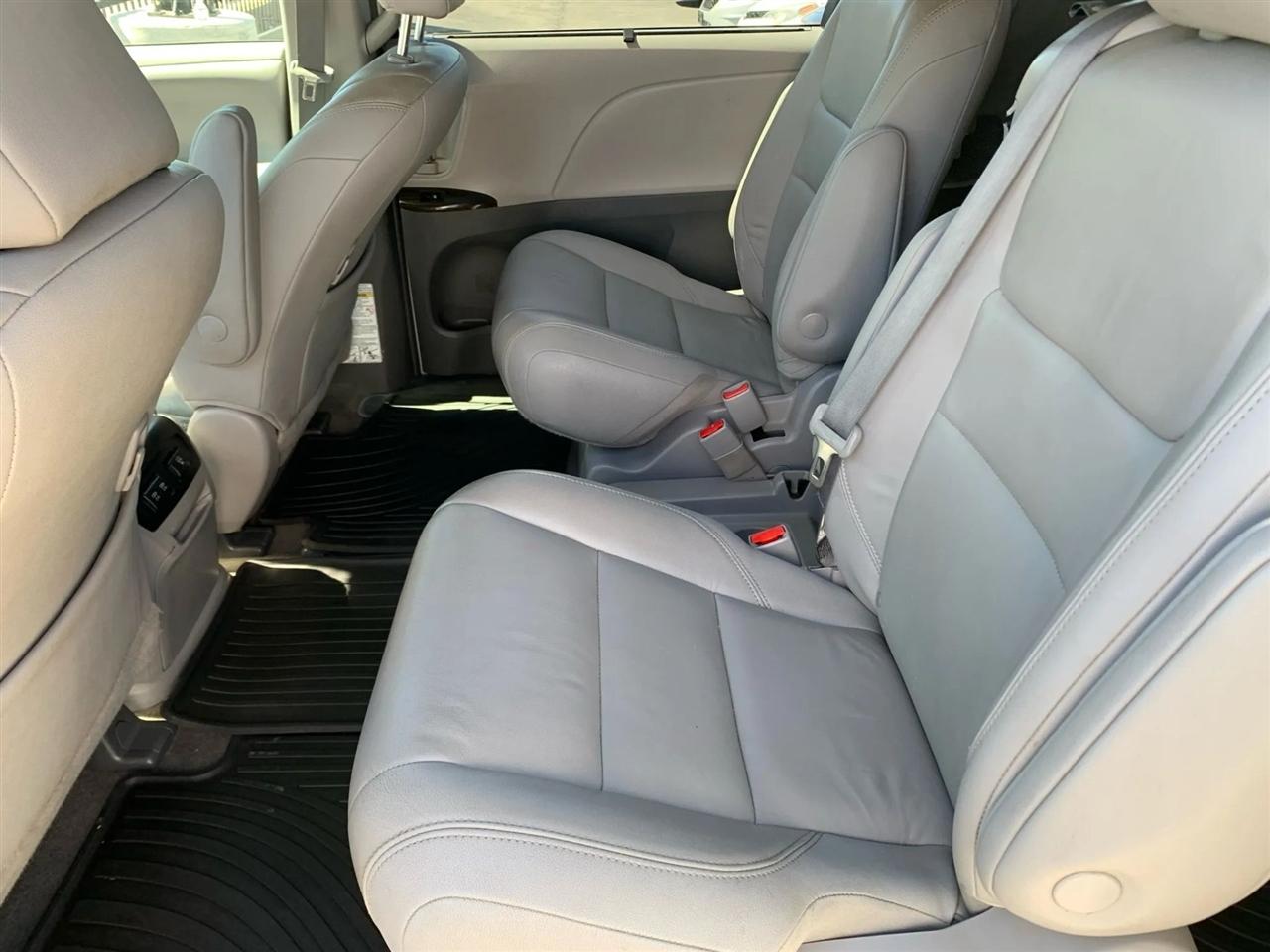 Toyota Sienna Limited Premium 7-Passenger 2018