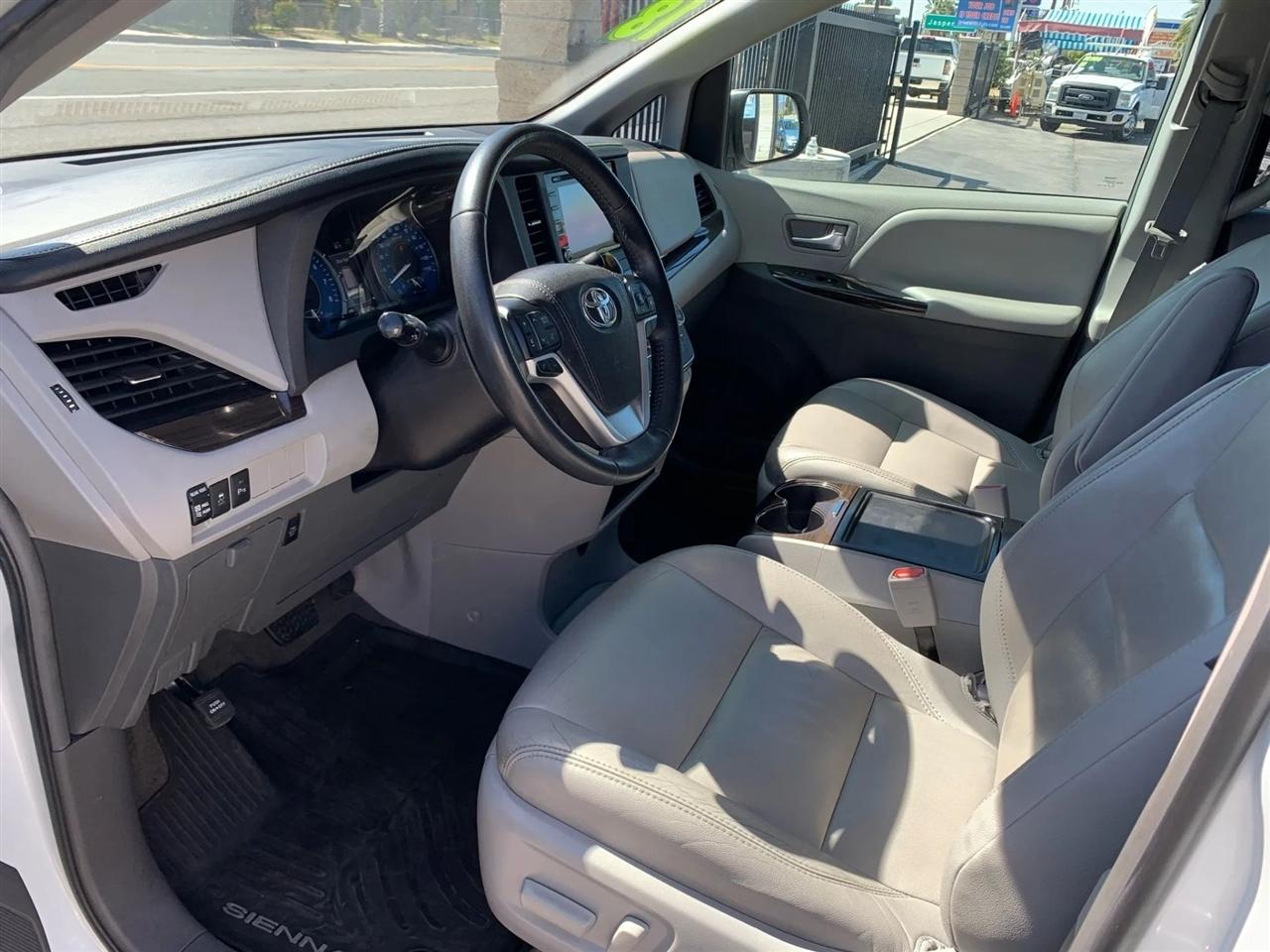 Toyota Sienna Limited Premium 7-Passenger 2018