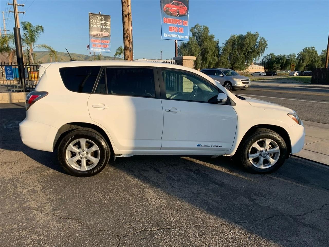 Toyota RAV4 EV Base 2014