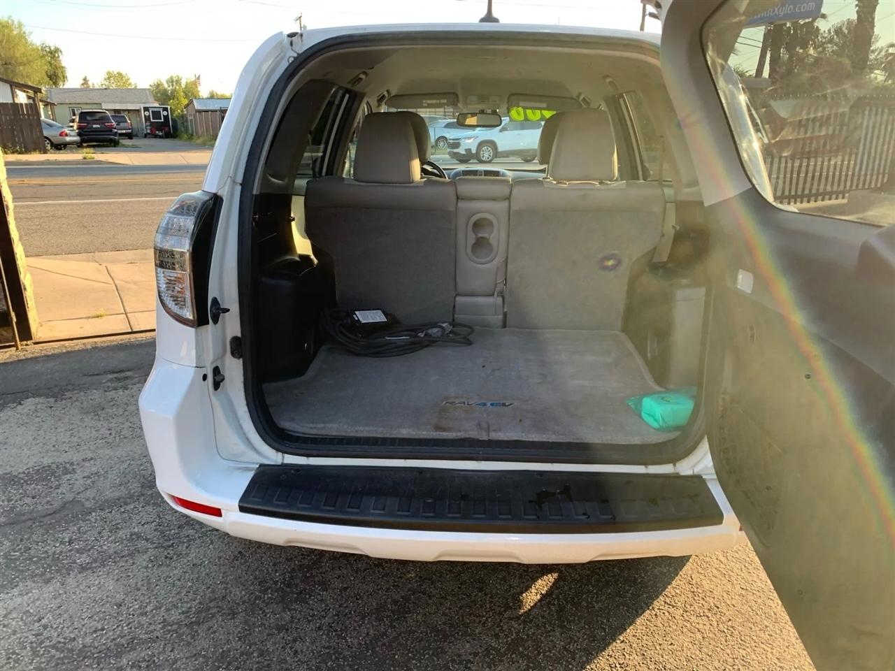 Toyota RAV4 EV Base 2014