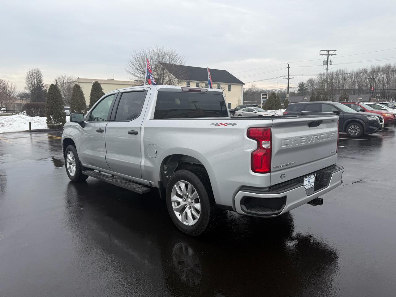 Chevrolet Silverado 1500 Custom Crew Cab Short Box 4WD 2021