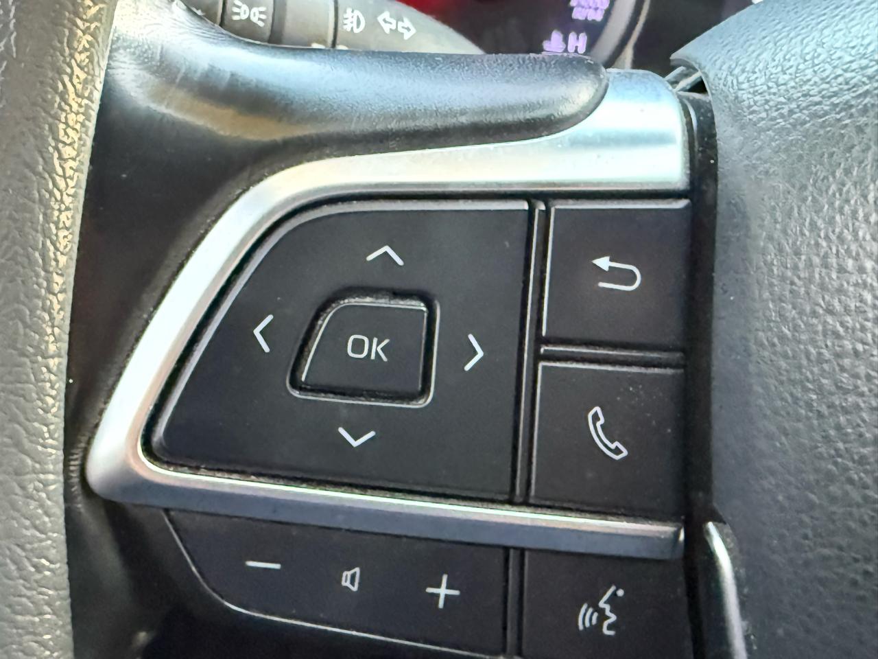 Toyota Highlander LE AWD V6 2021