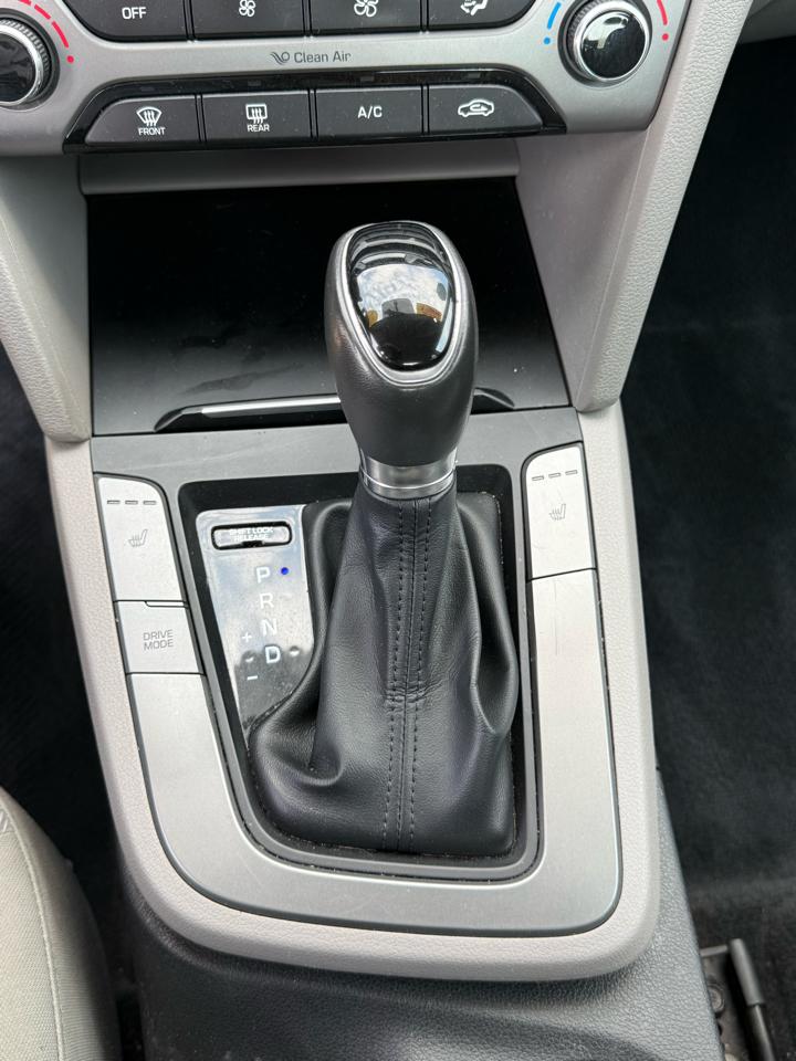 Hyundai Elantra SE 2017