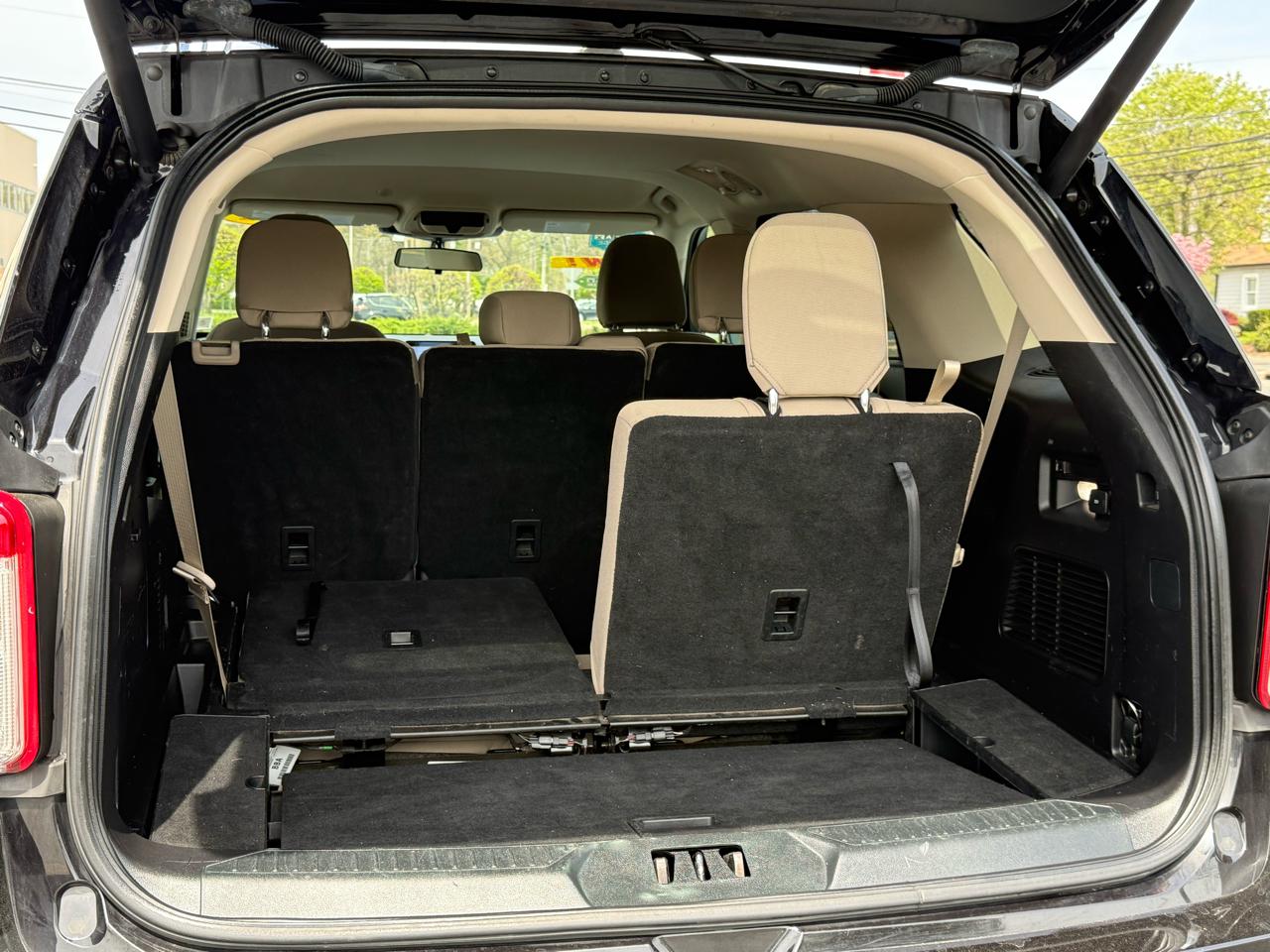 Ford Explorer Base AWD 2021