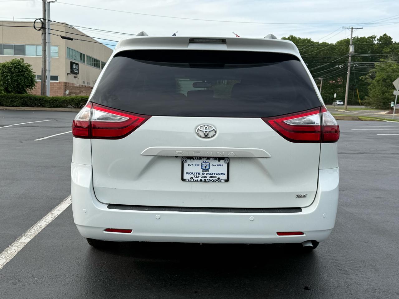 Toyota Sienna XLE 8-Passenger 2017