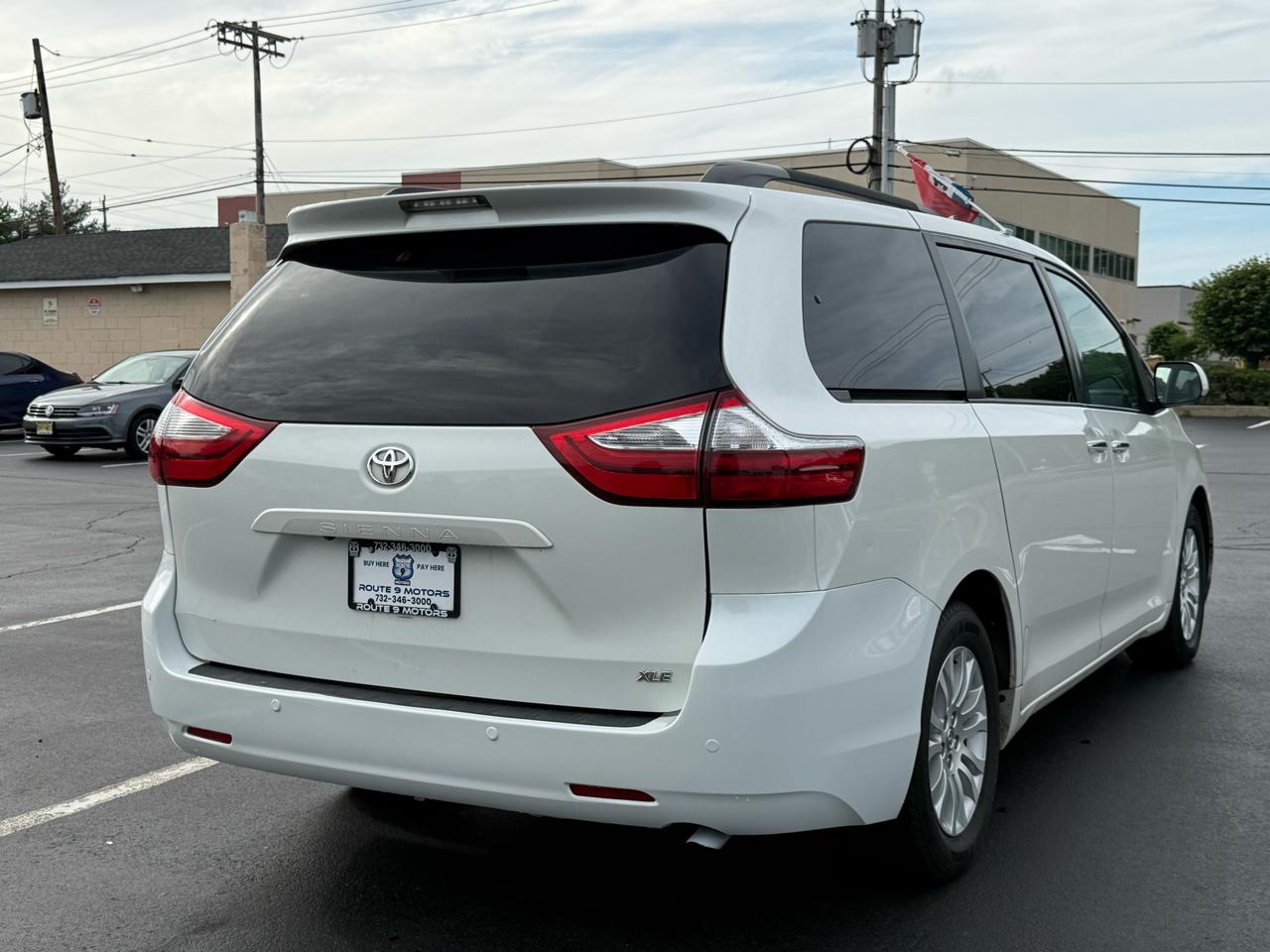 Toyota Sienna XLE 8-Passenger 2017