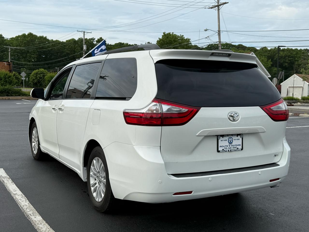 Toyota Sienna XLE 8-Passenger 2017