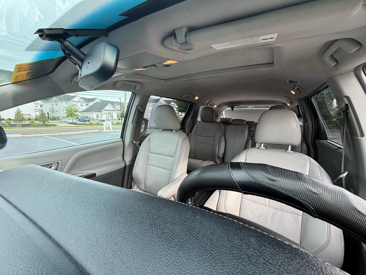 Toyota Sienna XLE 8-Passenger 2017