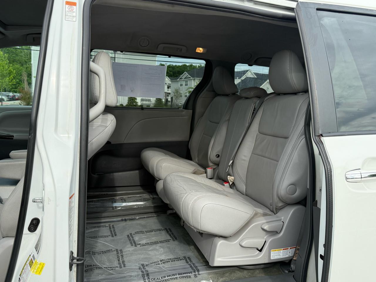 Toyota Sienna XLE 8-Passenger 2017