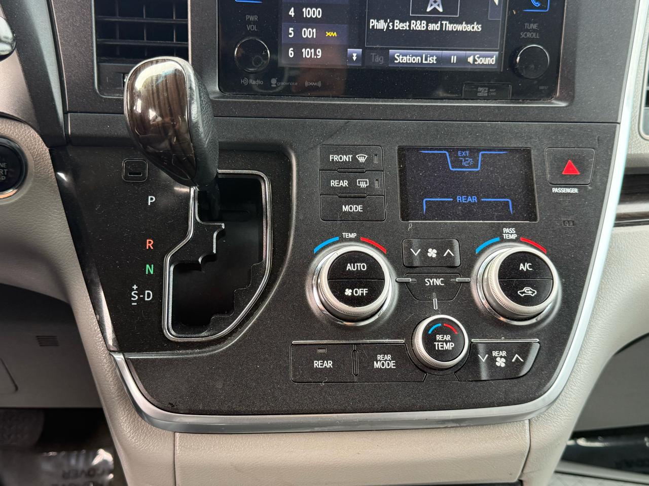 Toyota Sienna XLE 8-Passenger 2017