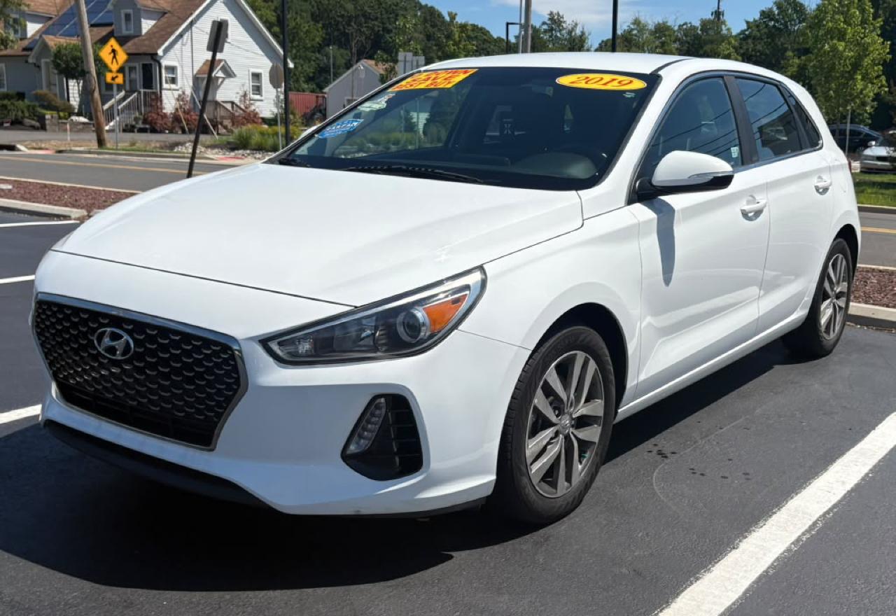 Hyundai Elantra GT Base 6A 2019