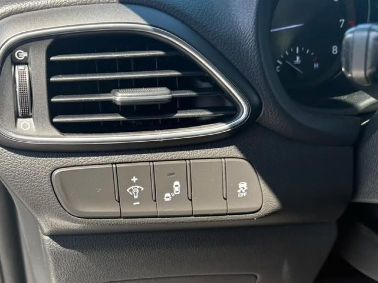 Hyundai Elantra GT Base 6A 2019