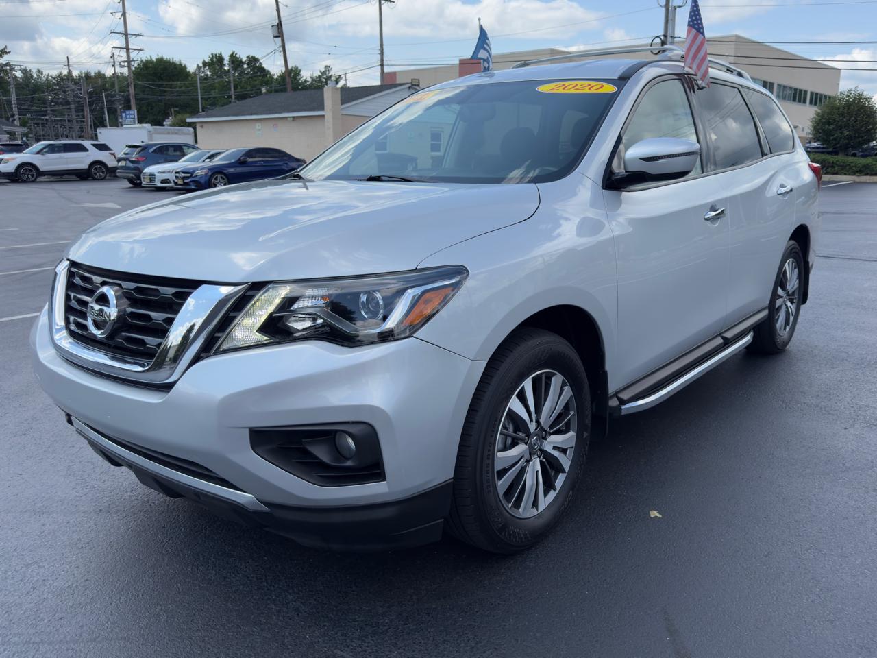 Nissan Pathfinder SV 4WD 2020
