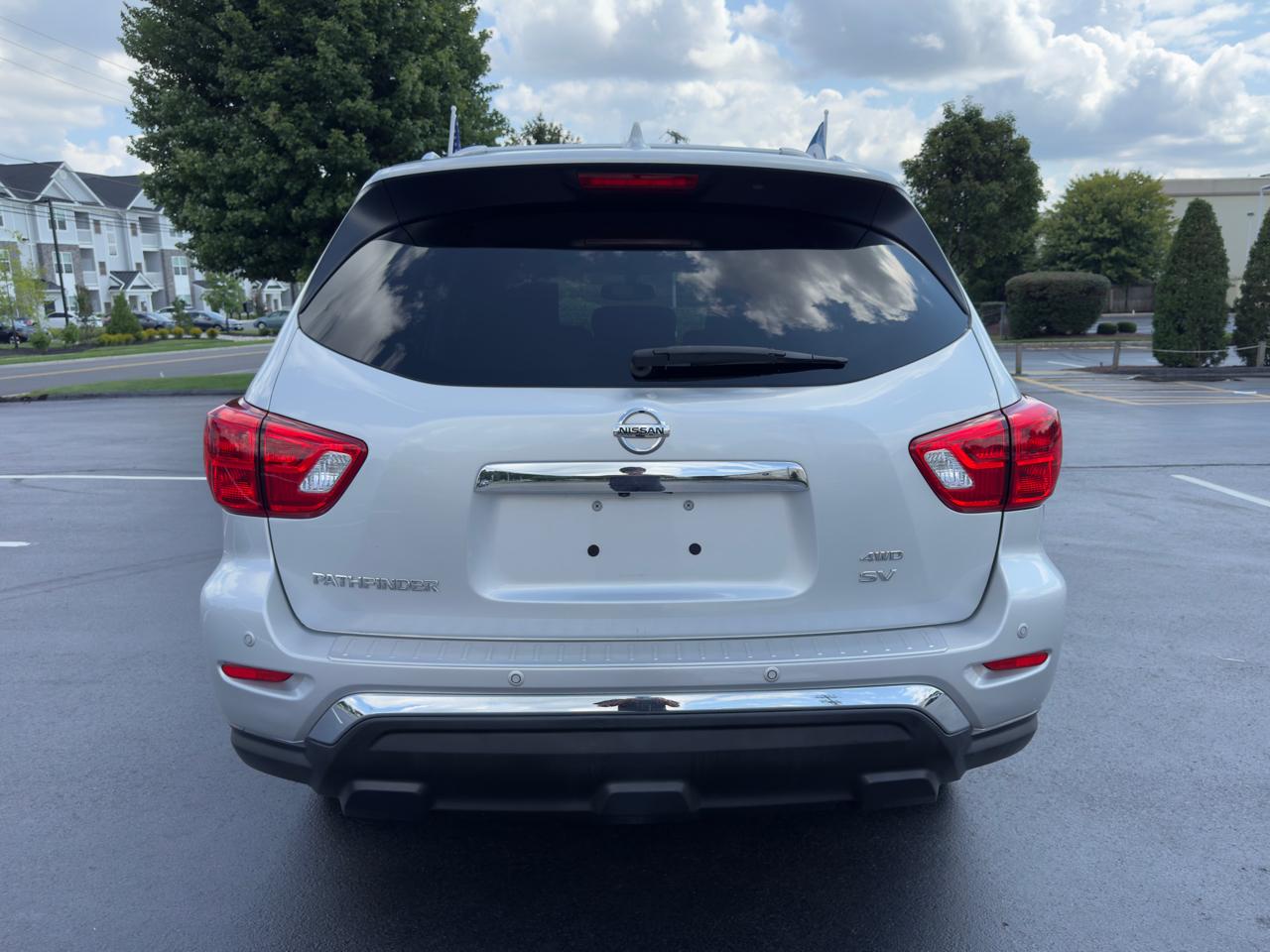 Nissan Pathfinder SV 4WD 2020