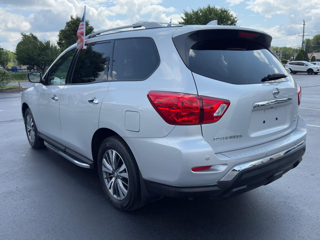 Nissan Pathfinder SV 4WD 2020