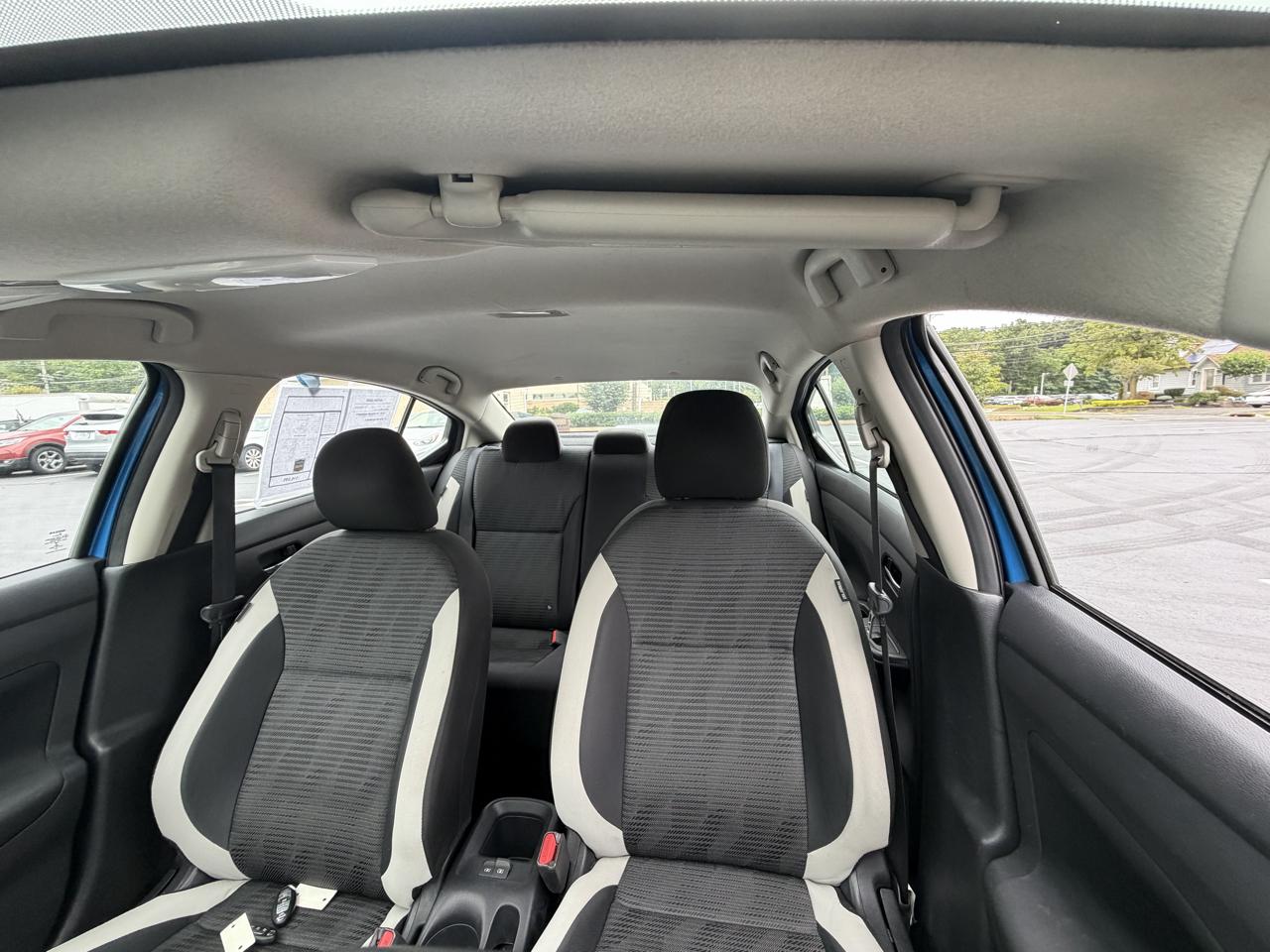 Nissan Versa SV 2021