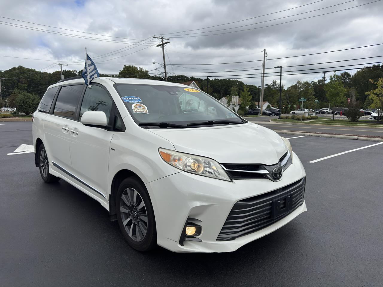 Toyota Sienna XLE 7-Passenger AWD 2018