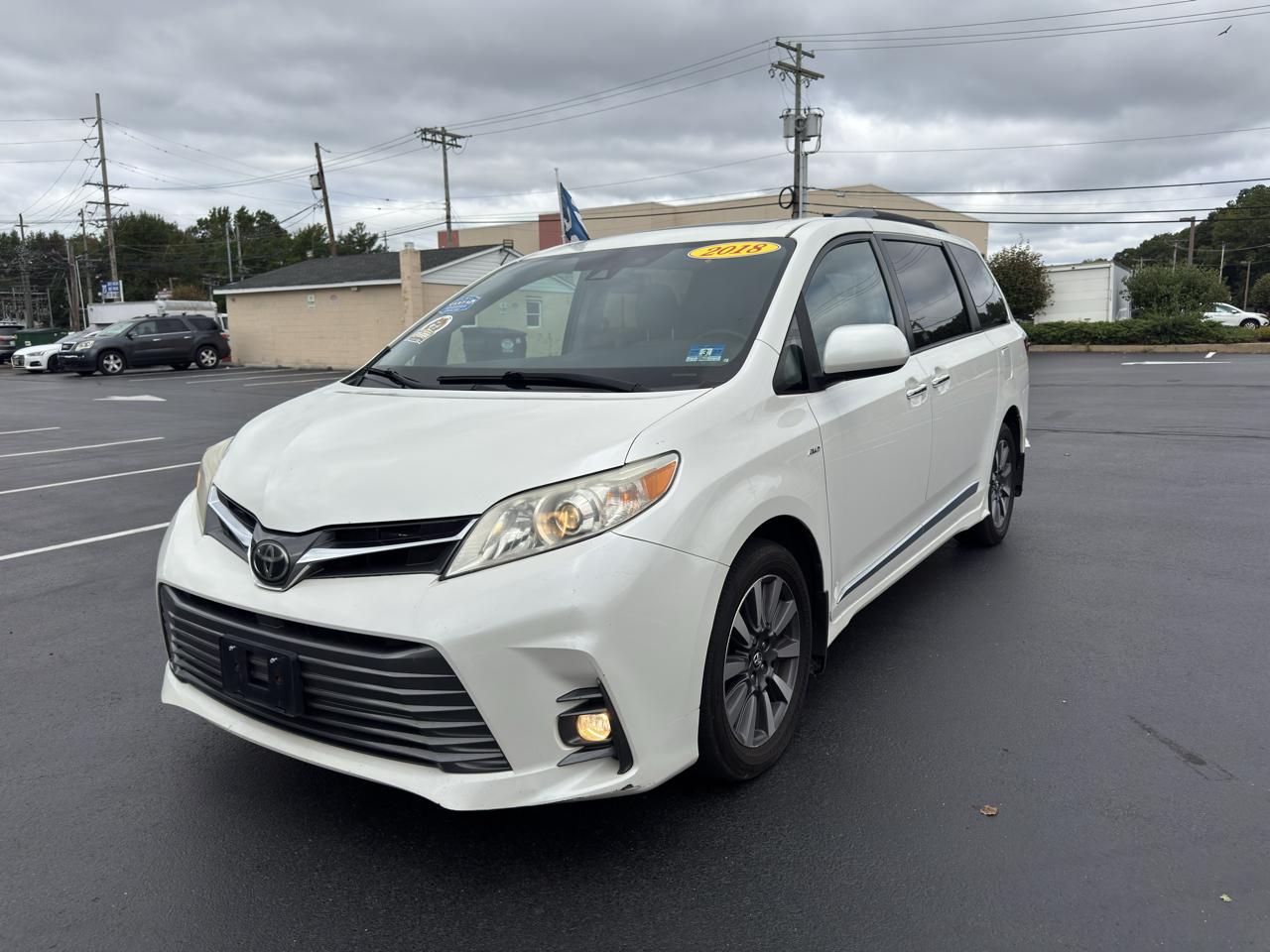 Toyota Sienna XLE 7-Passenger AWD 2018