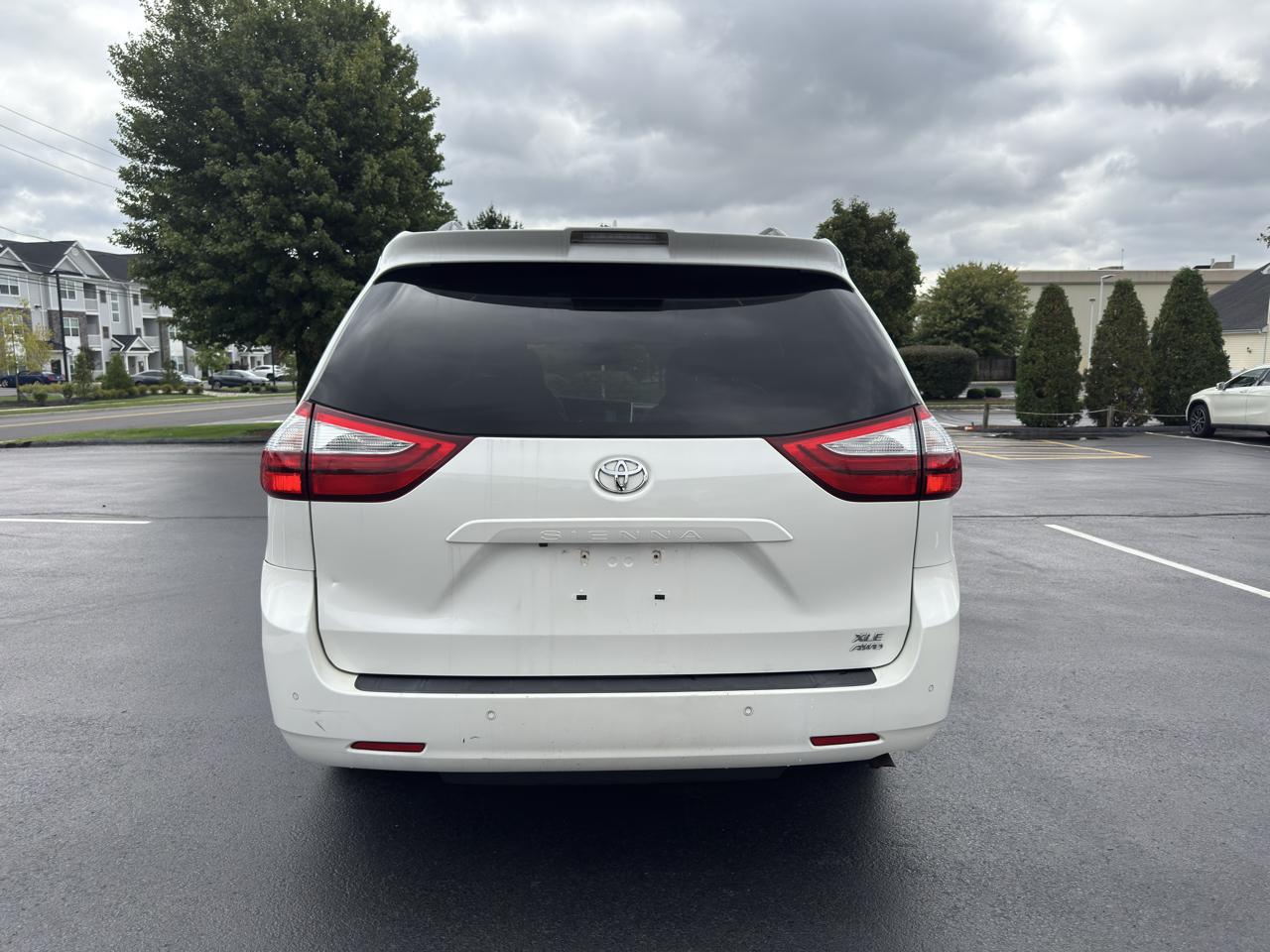 Toyota Sienna XLE 7-Passenger AWD 2018
