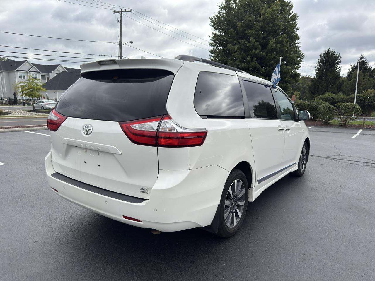 Toyota Sienna XLE 7-Passenger AWD 2018