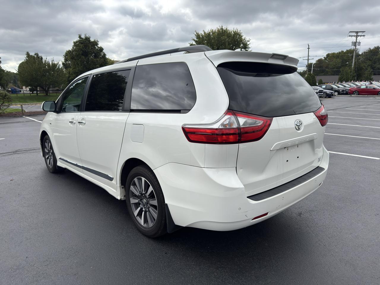 Toyota Sienna XLE 7-Passenger AWD 2018
