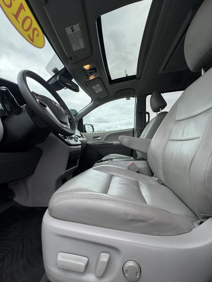 Toyota Sienna XLE 7-Passenger AWD 2018