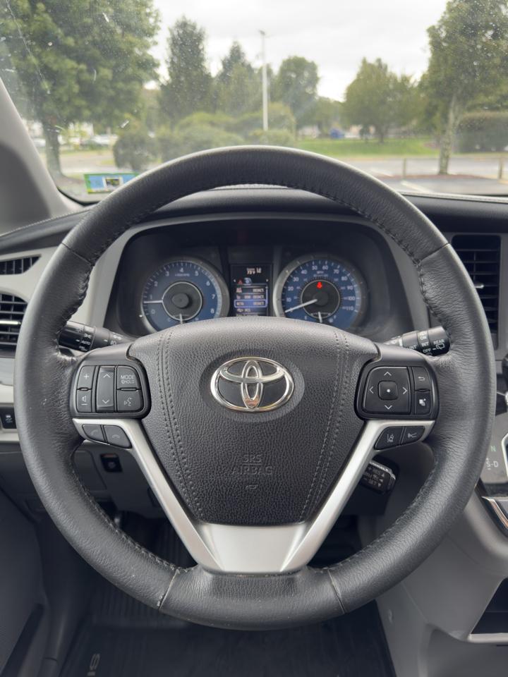 Toyota Sienna XLE 7-Passenger AWD 2018