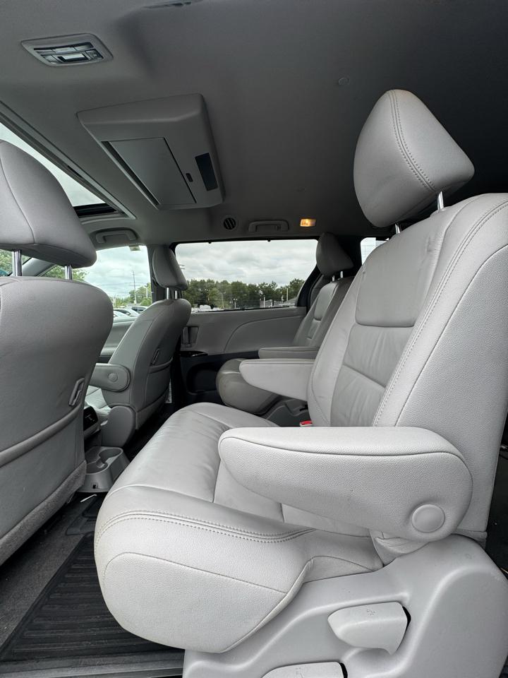 Toyota Sienna XLE 7-Passenger AWD 2018