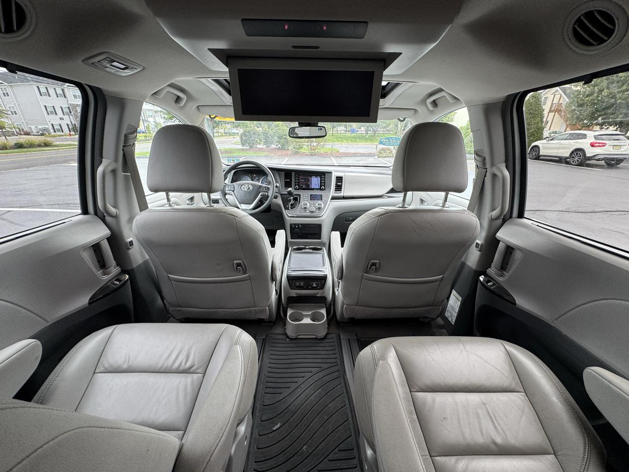 Toyota Sienna XLE 7-Passenger AWD 2018