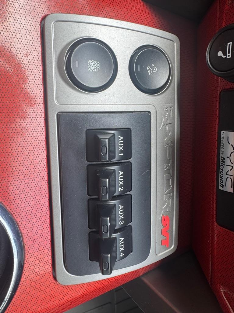 Ford F-150 4WD SuperCrew 145" SVT Raptor 2010