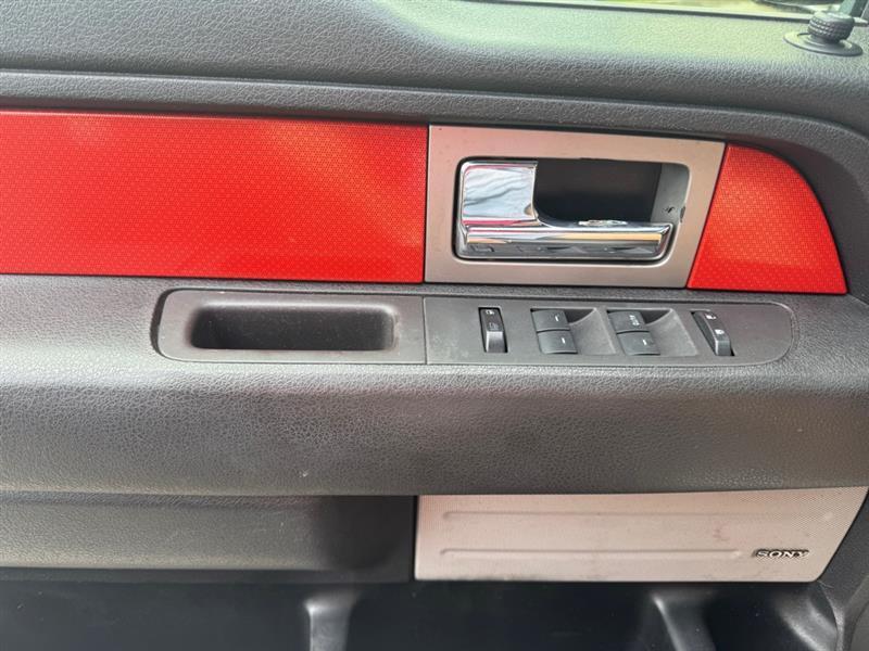 Ford F-150 4WD SuperCrew 145" SVT Raptor 2010