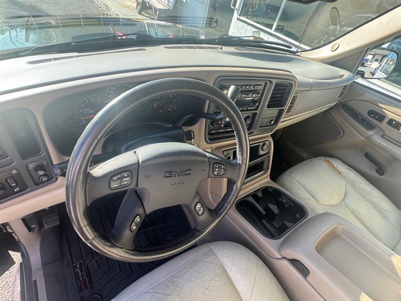 GMC Yukon XL 1500 2WD 2004