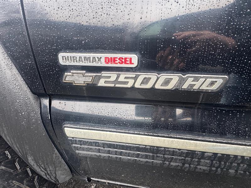 Chevrolet Silverado 2500HD Crew Cab Long Bed 4WD 2002