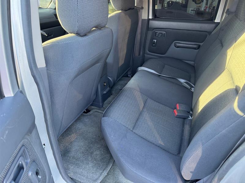 Nissan Frontier XE-V6 Crew Cab 2WD 2004