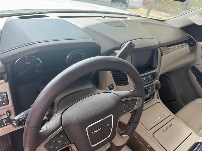 GMC Yukon Denali 4WD 2017