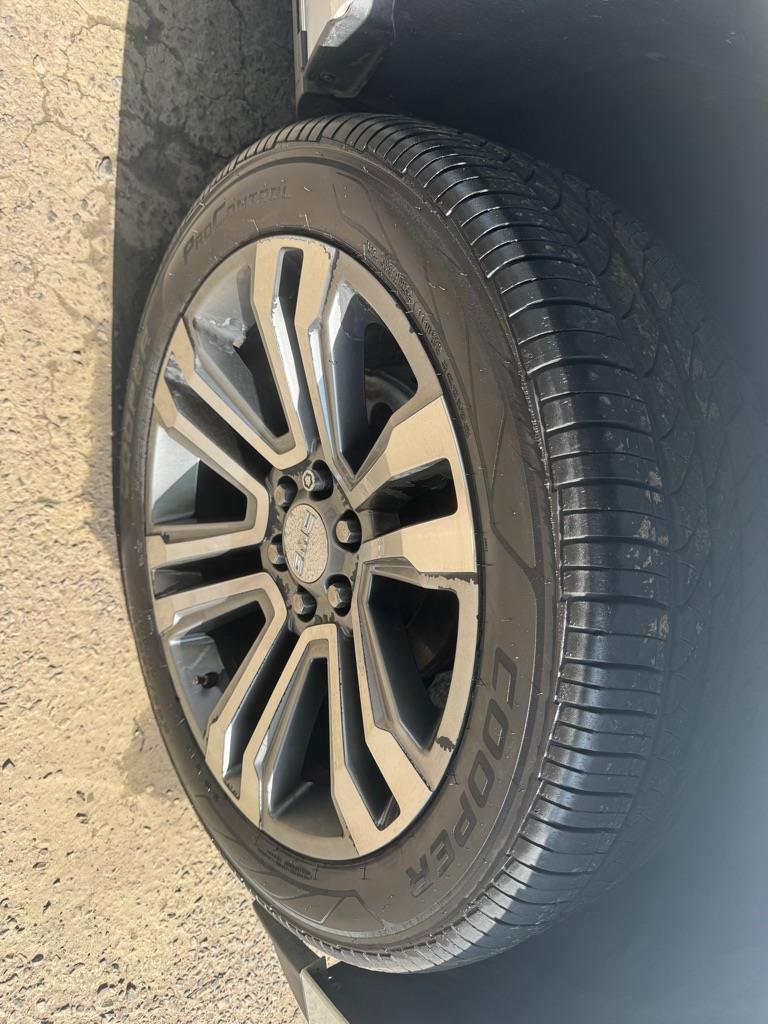 GMC Yukon Denali 4WD 2017