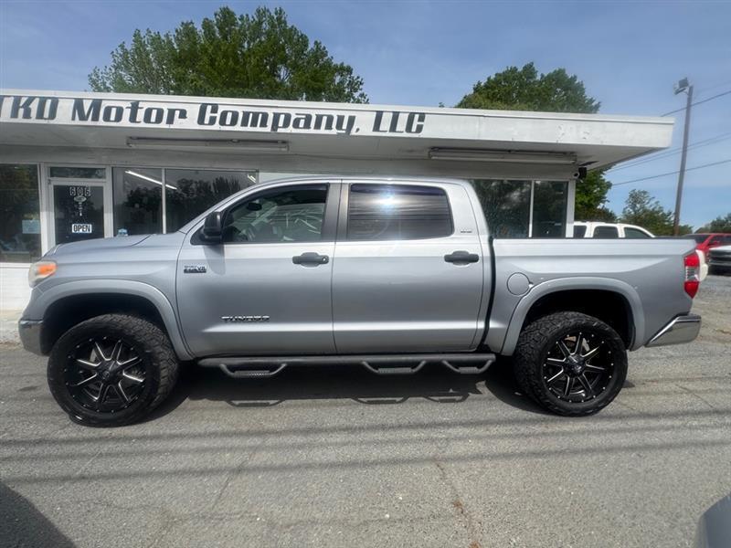 Toyota Tundra SR5 5.7L V8 FFV CrewMax 4WD 2017