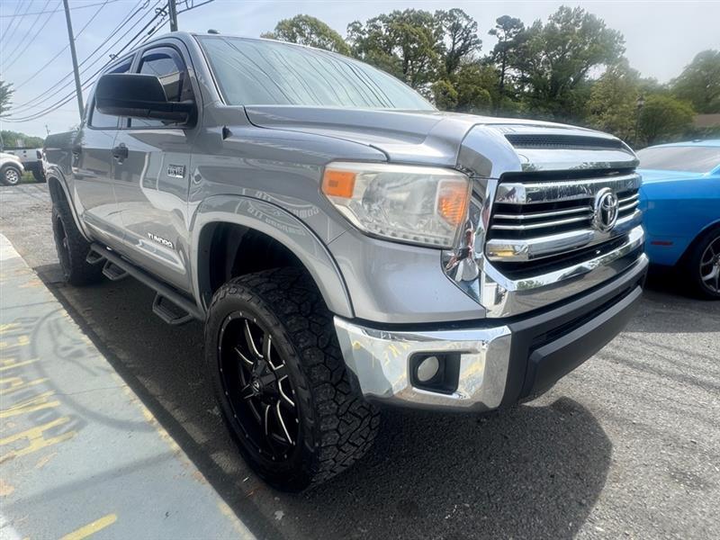 Toyota Tundra SR5 5.7L V8 FFV CrewMax 4WD 2017