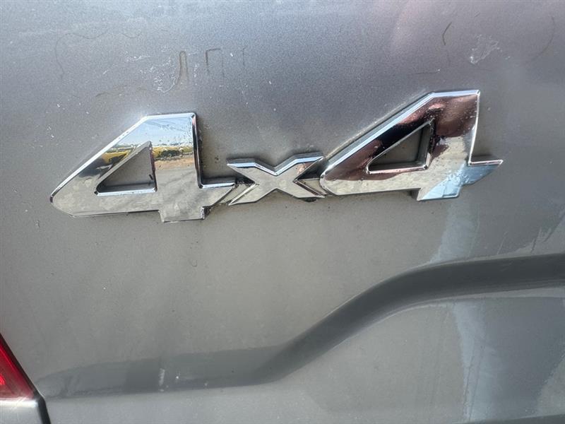 Toyota Tundra SR5 5.7L V8 FFV CrewMax 4WD 2017