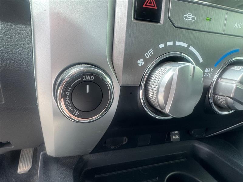 Toyota Tundra SR5 5.7L V8 FFV CrewMax 4WD 2017