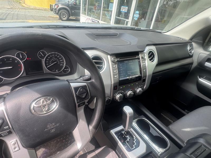 Toyota Tundra SR5 5.7L V8 FFV CrewMax 4WD 2017